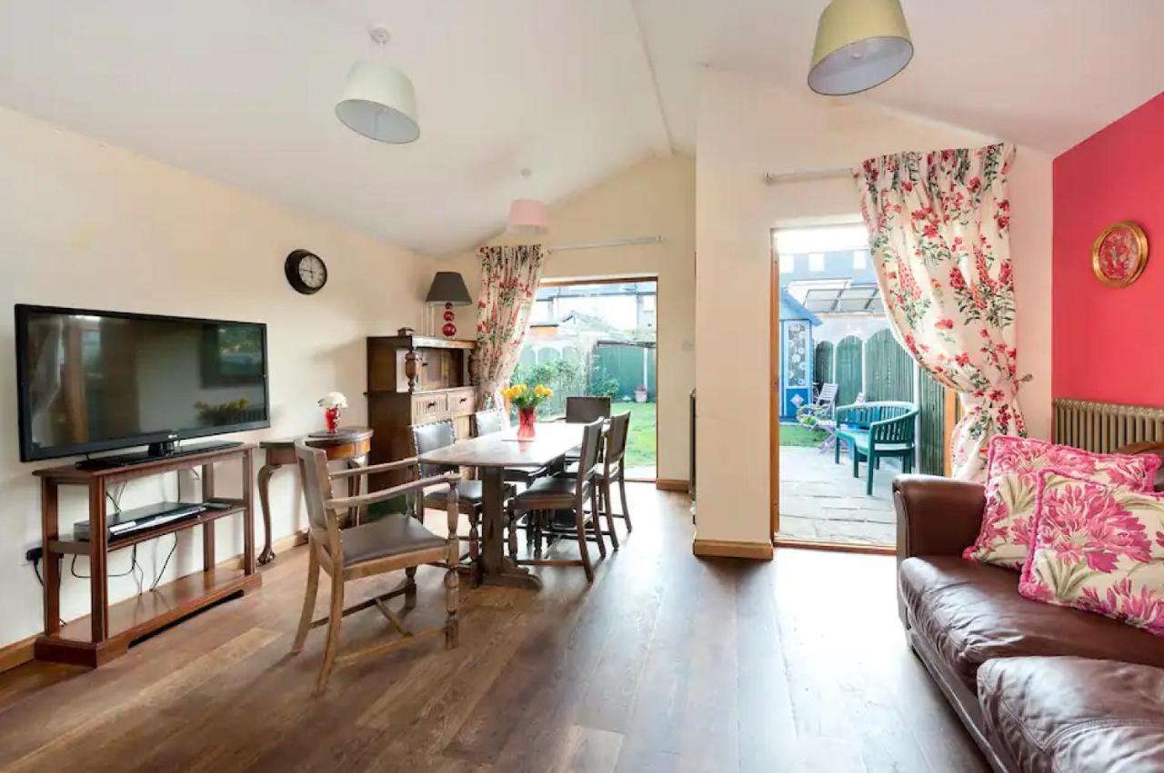 Lovely Three Bedroomed House, Parking 2 Cars Londra Dış mekan fotoğraf