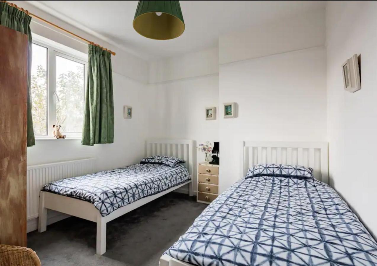 Lovely Three Bedroomed House, Parking 2 Cars Londra Dış mekan fotoğraf